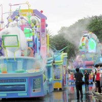 ディズニー「びしょぬれ」夏イベント、２日スタート　ベイマックス散水パレード　「スプラッシュ」もしぶきマシマシ