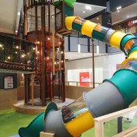 イオンモール木更津　子ども向け室内遊戯施設オープン　木のぬくもり感じる遊具