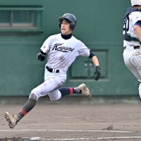 小金、乱打戦制す　「全力」体現ナイン奮起　第１０６回全国高校野球　千葉大会　第３日