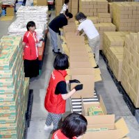 夏休み、子どもの昼食確保へ　ＮＧＯが応援ボックス　希望最多、物価高の影響深刻　船橋でこん包作業