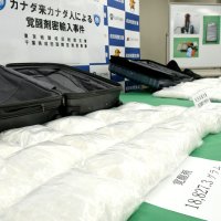 成田空港で覚醒剤３７キロ密輸疑い　カナダ人２人逮捕　旅客荷物で国内最多量、乱用者の使用量約１２５万５千回分に相当