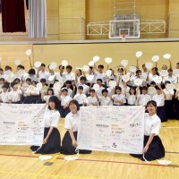 目指せ金！パリパラ陸上日本代表・鈴木選手に後輩エール　館山・房南中　「とてもかっこいい」「絶対に勝ってほしい」