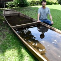 水を張った舟に綿を浮かべた「わたぶね」と五十嵐さん