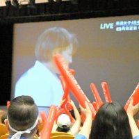 ２試合目も快勝で、ＰＶ会場の熱気は増した＝２７日午後６時ごろ、八千代市の市民会館