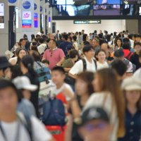 成田空港　出国ラッシュ始まる　お盆休み９８万人利用推計