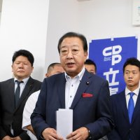 県連の有志議員らから代表選立候補を要請された野田元首相＝１９日、千葉市中央区