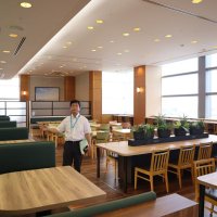 県庁２０階レストラン一新　千葉県産野菜並ぶサラダバーも　リモートワーク対応　一人席にコンセント