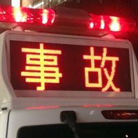 路線バスが電柱に衝突　運転手、急性心不全で意識失ったか　乗客２人けが　八街