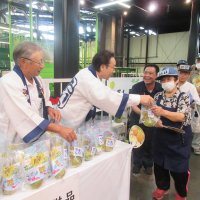 特産「市川のなし」東京・大田市場でＰＲ　市長とＪＡいちかわ組合長がトップセールス
