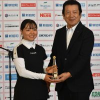 アマの部インスタートで優勝した長谷川愛美
