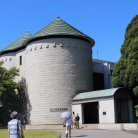 ＤＩＣ川村記念美術館の外観＝１３日
