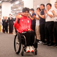 悲願達成「応援のおかげ」　パリパラ車いすラグビー金　市川ゆかり、羽賀選手凱旋