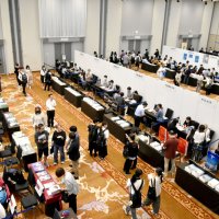 千葉で「大学進学フェスタ」　受験生ら１３００人進路相談　千葉県内外の７４大出展