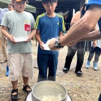 収穫後に多古米の新米が振る舞われた＝多古町