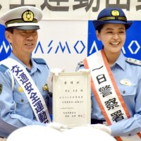 俳優・黒谷友香さん一日署長「この土地で任命されるとは」　反射材の着用呼び掛け　茂原署、長生地域出動式　秋の交通安全運動
