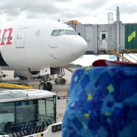 成田空港非公開エリア巡る　ふるさと納税返礼品で　客室乗務員とバスツアー