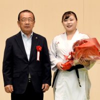 支えに感謝、恩返しへ　空手・植草さん、引退式典で大使に　八街