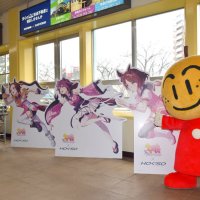 お披露目されたキャラクターの等身大パネル＝北総鉄道西白井駅