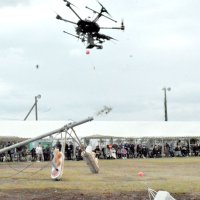 孤立地域への物資輸送訓練ではドローンが活躍した