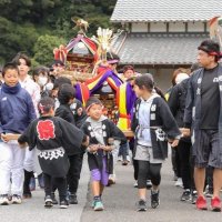 児童ら神輿担ぎ　学業成就願う　御宿・天満宮で秋の祭礼