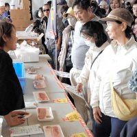 キンメ、生マグロ…　海の幸求め長蛇の列　銚子港水産まつり【写真複数あり】