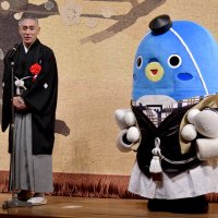 市長「羽ばたくと確信」　地域貢献特別表彰に團十郎さんら　成田市７０周年記念式典