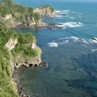 展望デッキからは勝浦のリアス式海岸が望めた