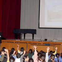 バスケ通じキャリア学ぶ　千葉ジェッツ　山武の小学校で訪問教室