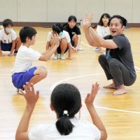 夢かなえるヒント伝える　ダンサー杉本さん特別授業　木更津・岩根小