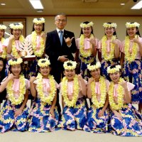フラ世界大会初Ｖ　船橋の教室通う１１人　笑顔で市長に報告