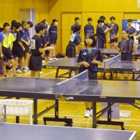 上達へ中学生真剣　大学生招き卓球講習会　大多喜高ＯＢ会