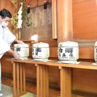主基斎田（鴨川）の白酒奉献　明治神宮新嘗祭に、稲穂も