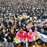 「失敗恐れず挑戦を」　五輪入賞の村竹、鈴木選手　母校・松戸国際高で講演