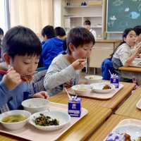「コノシロ」　“逆出世魚”の汚名返上へ一丸　船橋漁港が水揚げ量日本一　学校給食に活用、加工品開発も　バスケオールスターでも販売　新名産アピールへ