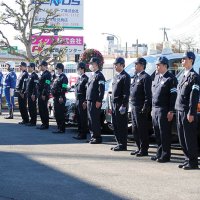冬の交通安全運動出動式で、整列する交通課員ら＝１０日、千葉市稲毛区の千葉北署