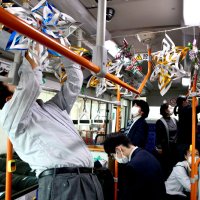 バスをクリスマス仕様に　多古高生が飾り付け　２５日まで運行