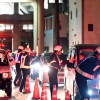 この日は県内全域で一斉に飲酒検問が行われた＝１３日夜、千葉市中央区弁天