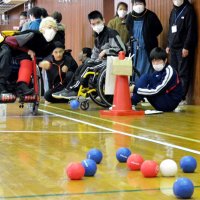 地域みんなで一投一喜　夷隅特支校　ボッチャ通じ交流