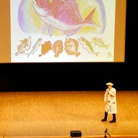 海の多様性、環境理解を　さかなクン、館山児童に授業