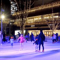 ４年ぶり思い思いの滑り　スケートリンク復活　流山　【師走スケッチ２０２４】