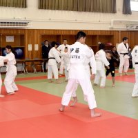 知的障害者柔道に汗　船橋で体験会　基本的な姿勢、動き学ぶ