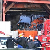 【続報・追記あり】千葉市で工事現場崩落　作業員２人を病院搬送、７０代男性が心肺停止　１人救出作業続く