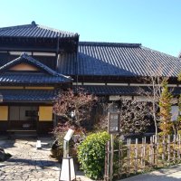 江戸時代に建てられた母屋を改装し、シェフこだわりの日本料理と日本酒が味わえる「きのえねｏｍｏｙａ」
