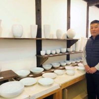 造形美と優しい色合い　星野さん「食彩のうつわ」展　君津・１３日まで