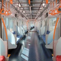 「３２００形」の車両内＝２４日、酒々井町