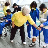 化学や福祉学び深める　茂原・本納中　地元１０社が出前授業