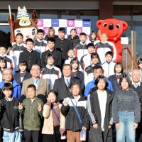 記念撮影する大多喜町体育功労者ら