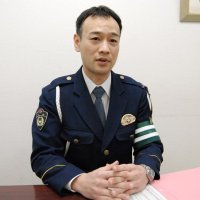 自転車運転の現状を説明する広井交通課長＝千葉市稲毛区の千葉北署
