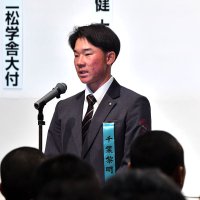 抽選会に臨んだ千葉黎明の山本大我主将＝大阪市内