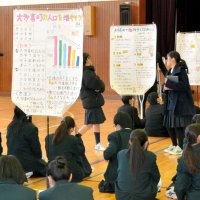 地域と課題解決力養う　１年生が研究発表　大多喜高共同会議
